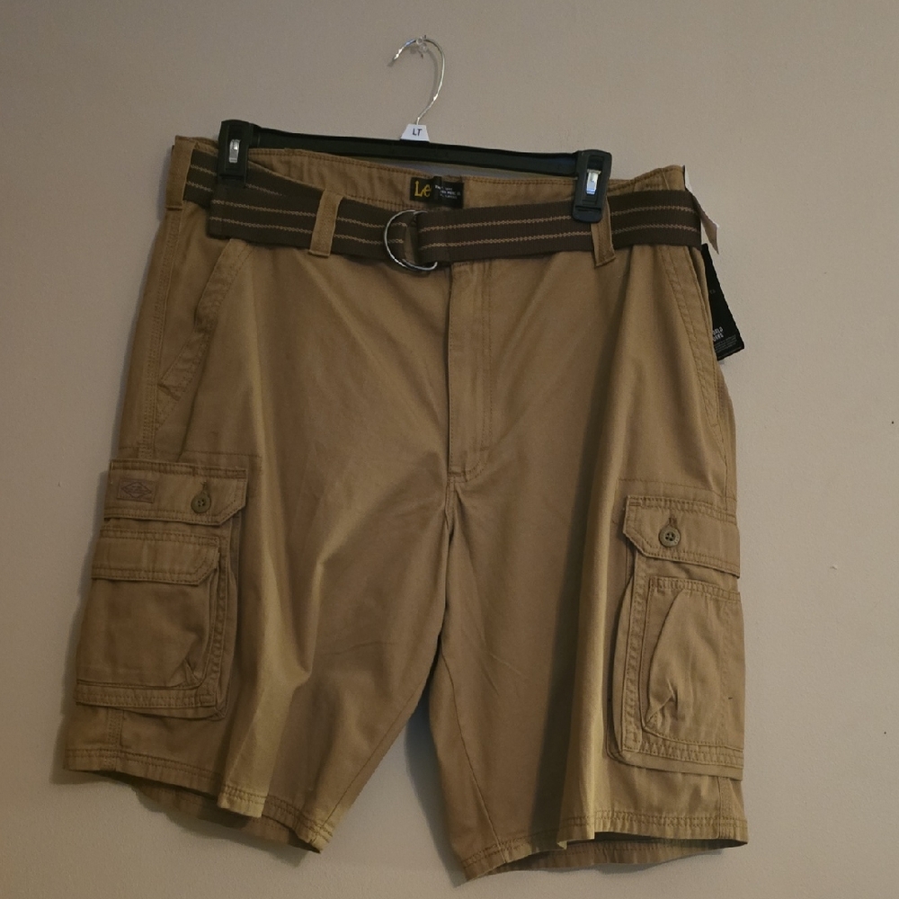 New‎ Lee Men's Size 42 Tan Cargo Belted Shorts